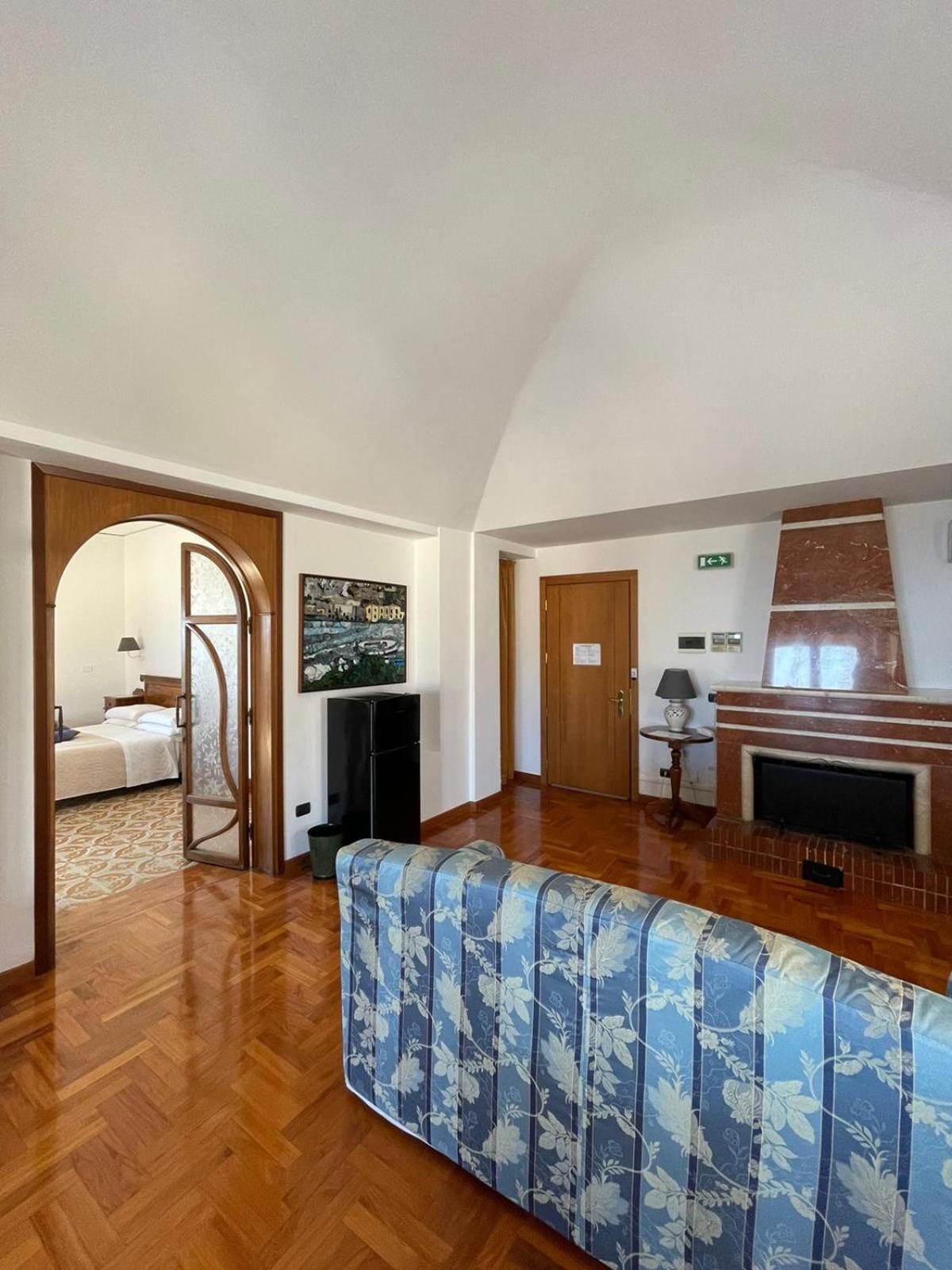 Hotel La Piazzetta Castellammare del Golfo Extérieur photo