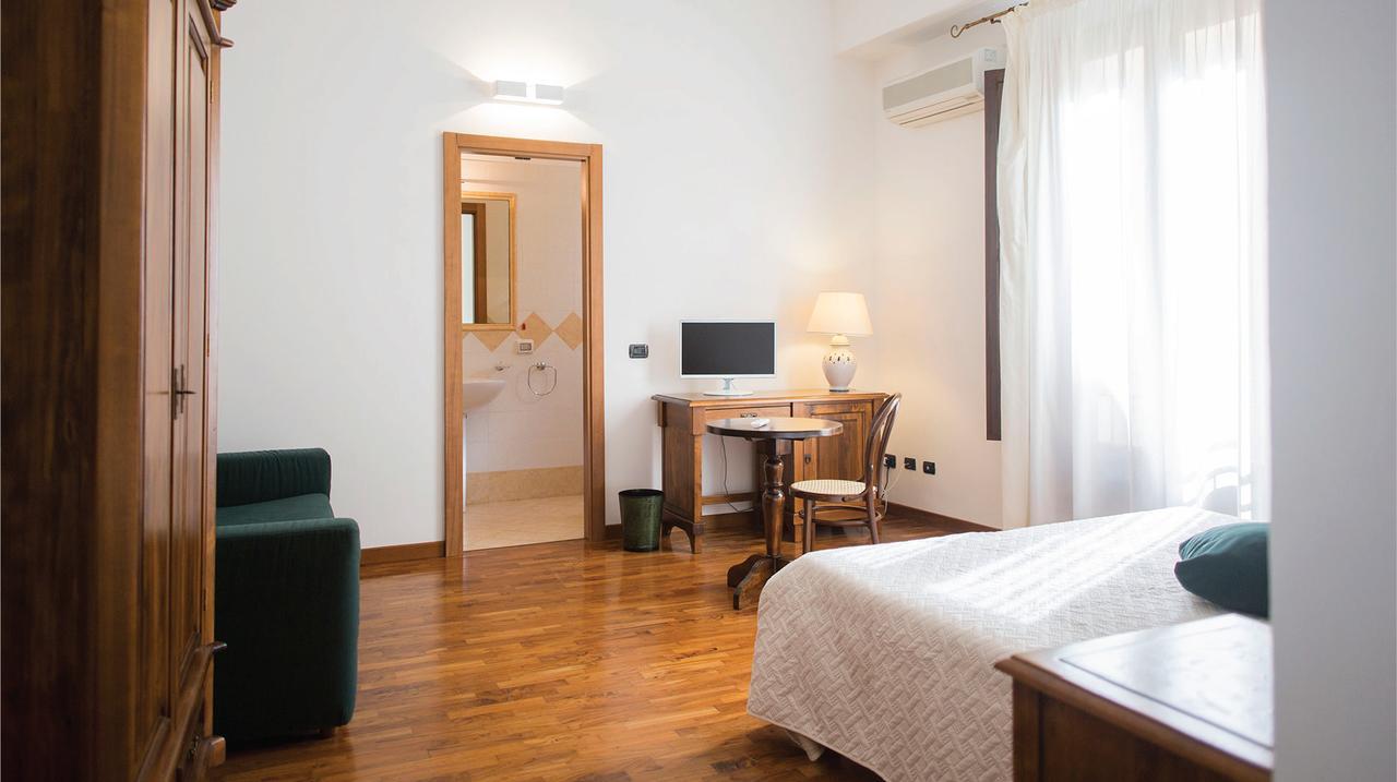 Hotel La Piazzetta Castellammare del Golfo Extérieur photo